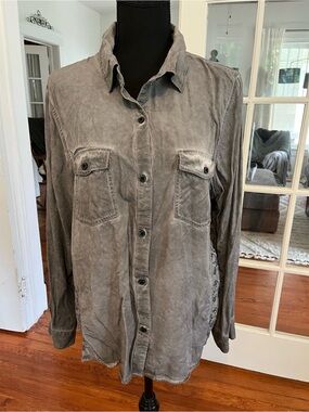 Indigo Thread Co Silk-Washed Gray Button-Up Shirt with Lace side cutouts